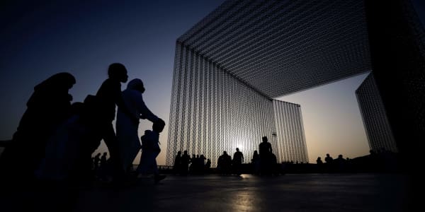 一个巨大的、曾经的展览场地能变成一座城市吗? 迪拜想知道答案