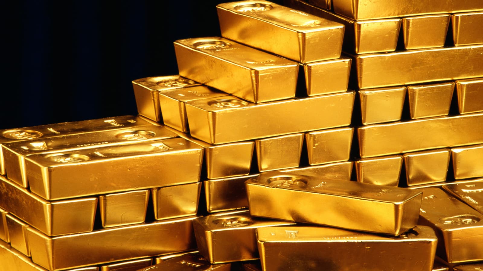 Gold rises after Yellen speech as investors await Draghi