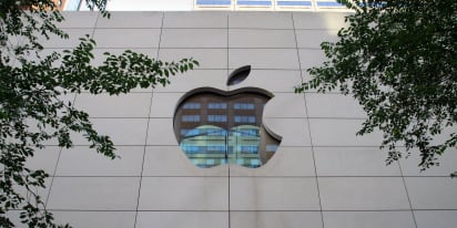 Apple Could Fall Another 20%: Analyst