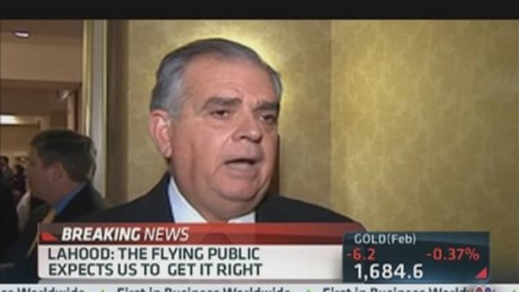 LaHood Addresses Boeing's Troubled 787