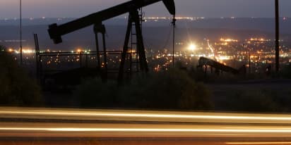 Oil Pares Gains on Bearish Supply Data 