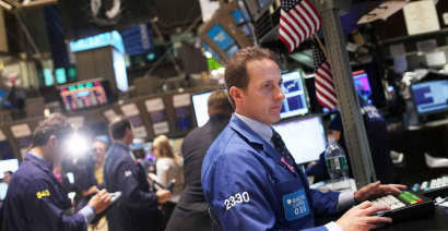 Stocks End Flat, Dow Snaps 4-Day Win Streak