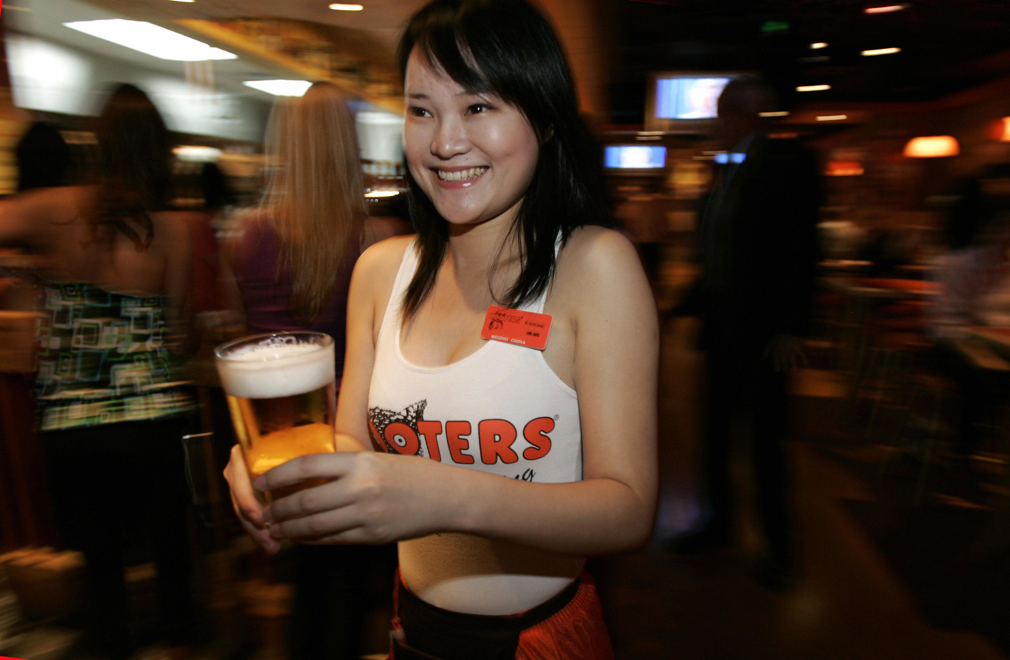 Hooters Is Chasing Women—As Customers