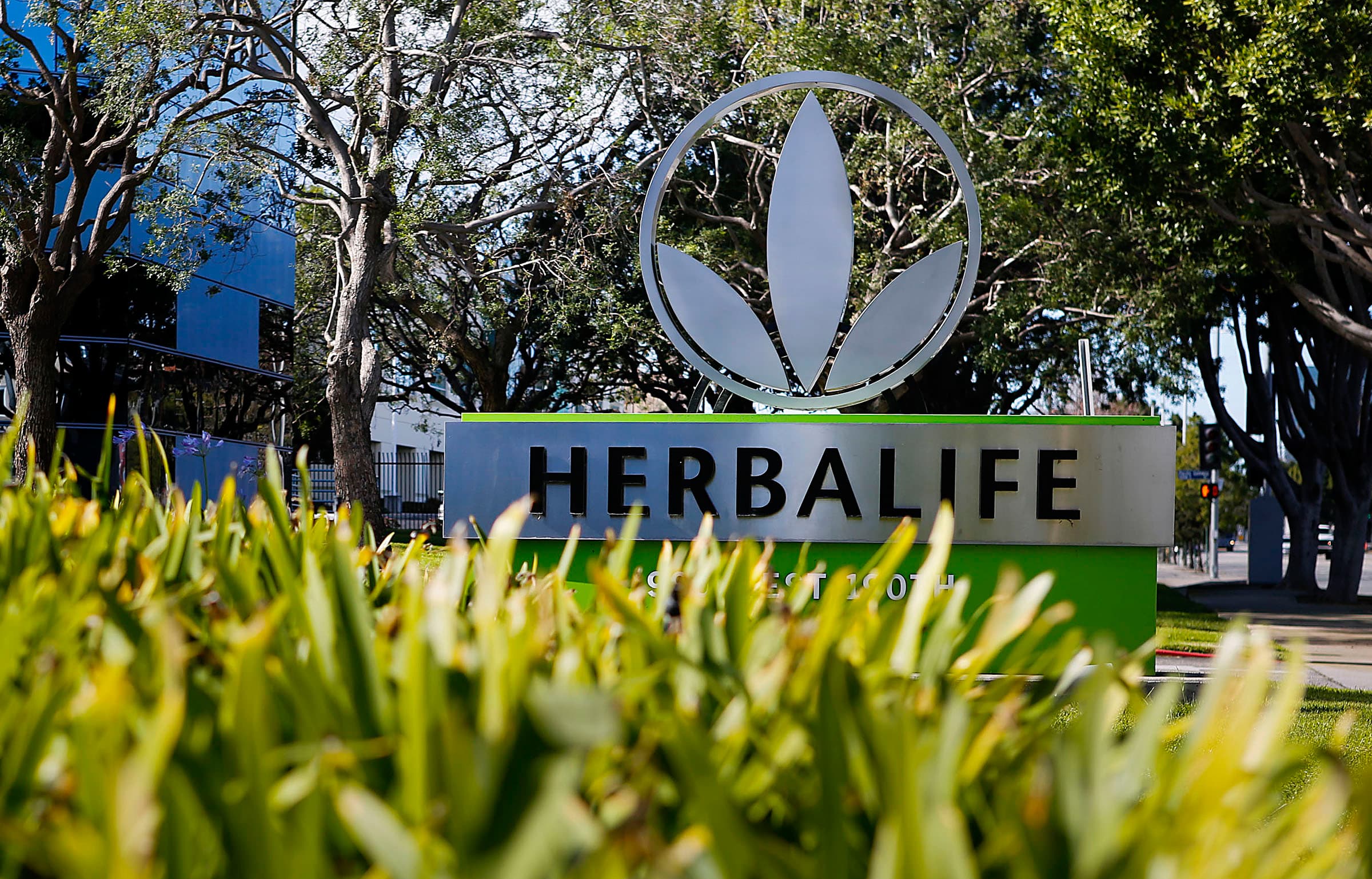 Herbalife earnings top estimates, sales in line