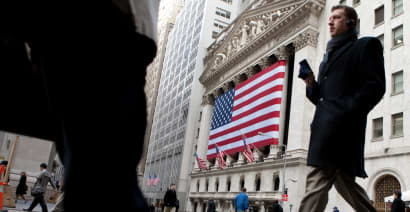 Stocks Halt 2-Day Selloff, but End Lower for Week