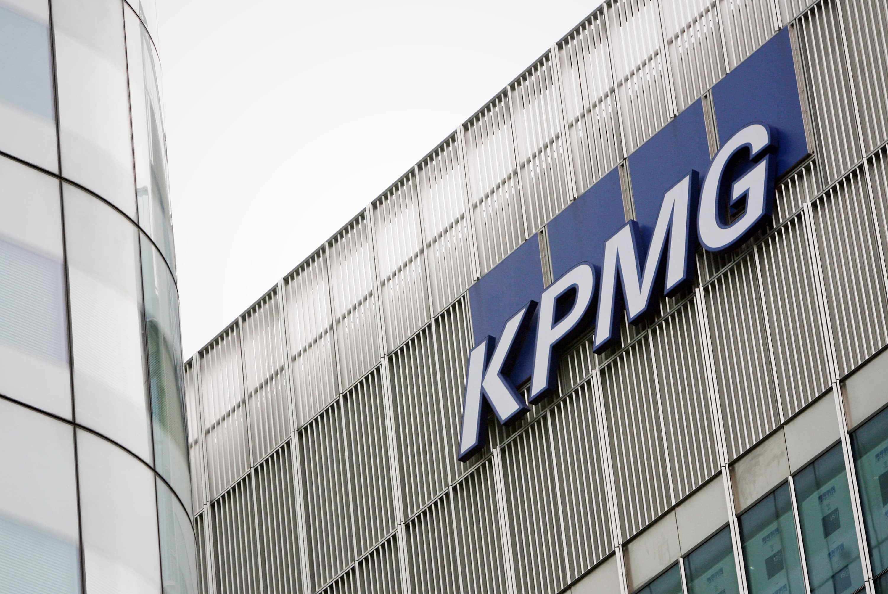 The KPMG chief resigns after telling the team to stop complaining about the pandemic