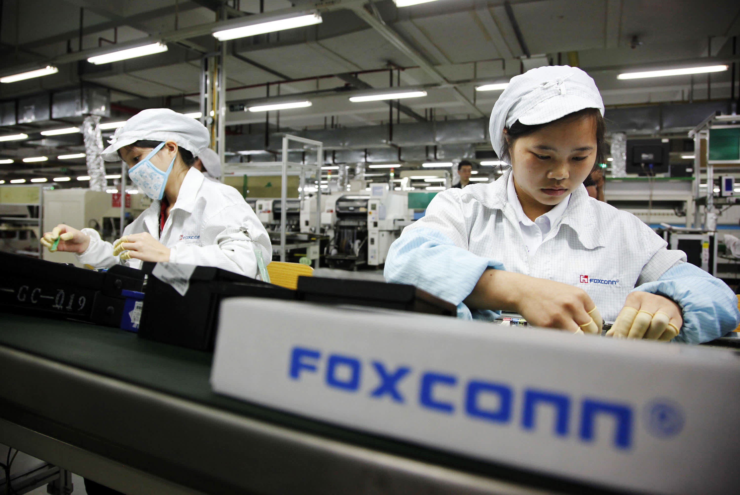 Apple iPhone 5S Coming? Foxconn Hiring Again: Report