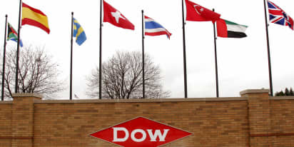 Dow posts dour quarterly results, plans to slash 2,000 jobs