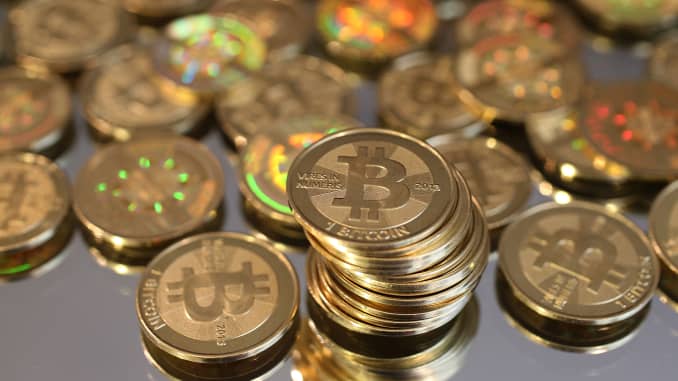 bitcoin bevételek satoshi internetes bevételek
