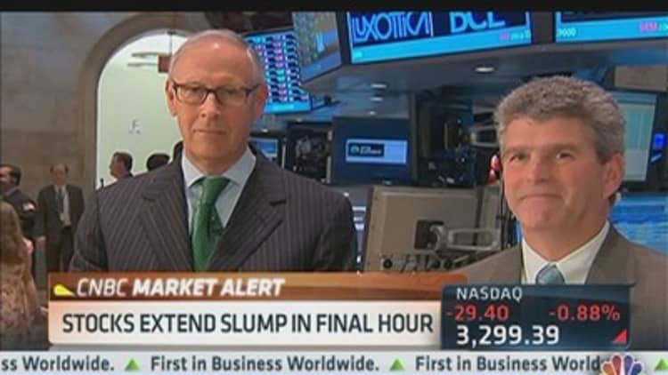 Stocks Extend Slump in Final Hour