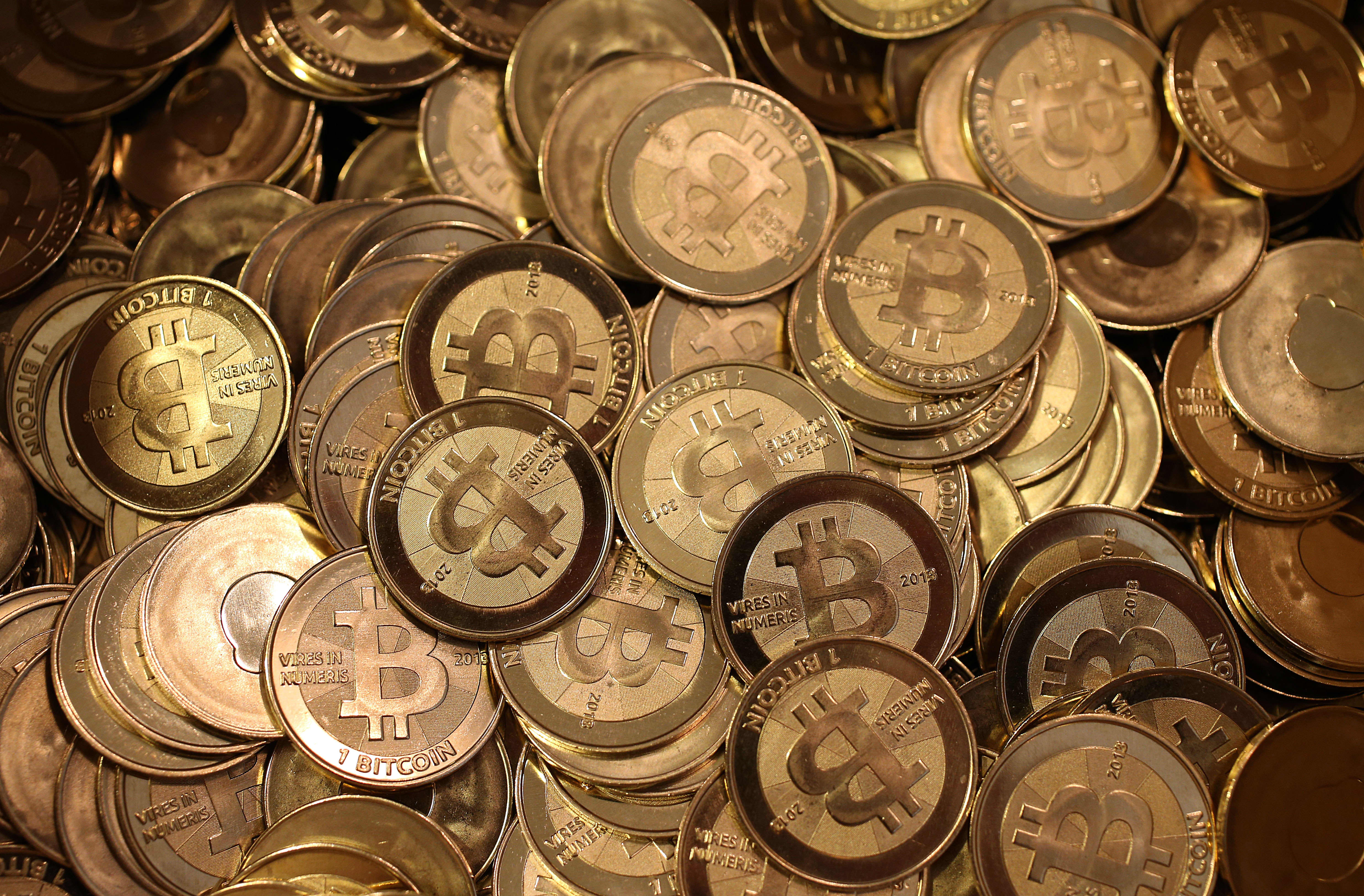 1000 bitcoin value coinbase fees bank transfer