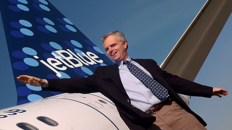 JetBlue founder on United's PR fiasco: Offer higher prices to overbooked passengers