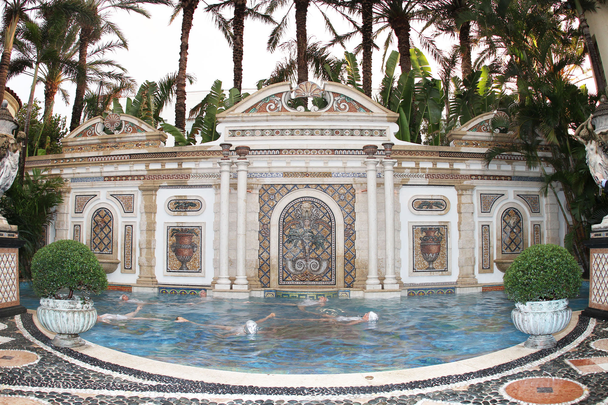 Versace mansion sells for $41.5 million