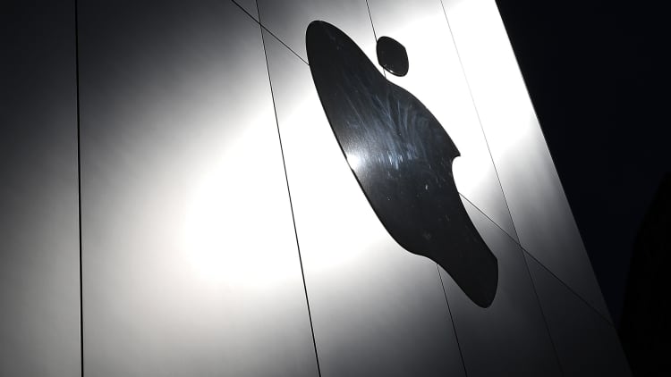 Apple's tough quarter, 'lost year': analyst