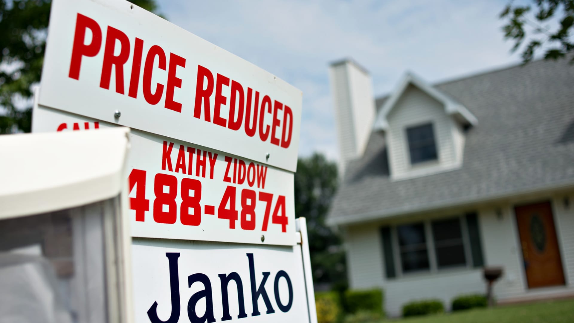 One in five home sellers is now dropping their asking price as the housing market cools - CNBC