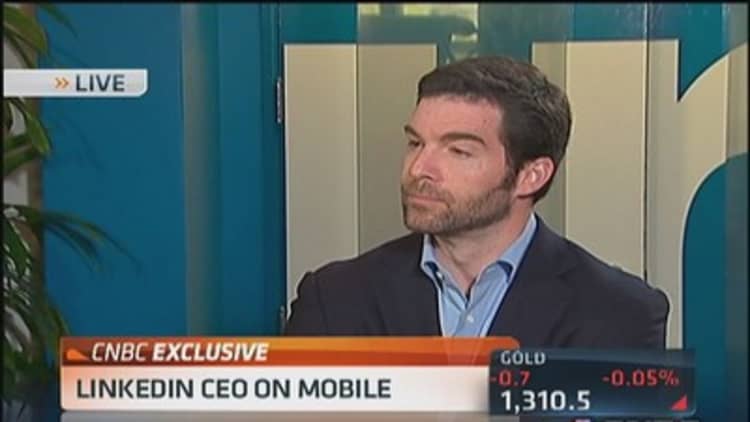 LinkedIn CEO eyes shift to mobile