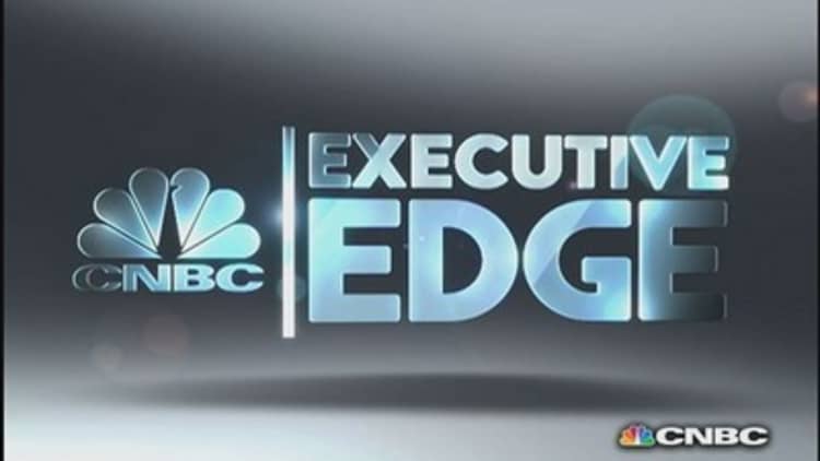 Executive Edge: Deere, Macy's & HPQ