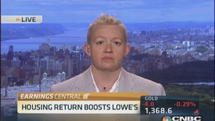Lowe's earnings beat boosts stock