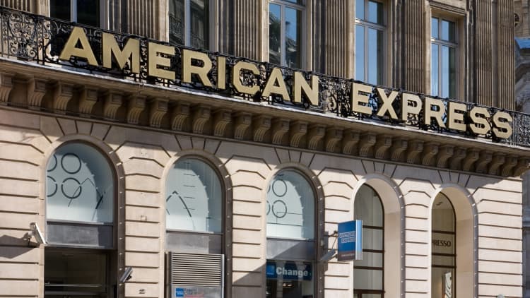 American Express raises 2017 EPS guidance
