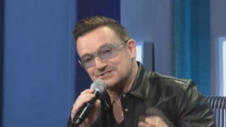 Bono does dead-on Bill Clinton impression