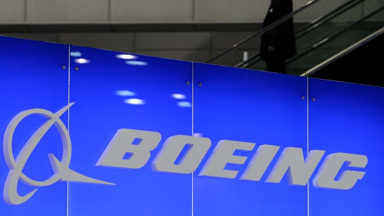 Boeing beats Street, gives upbeat 2018 guidance