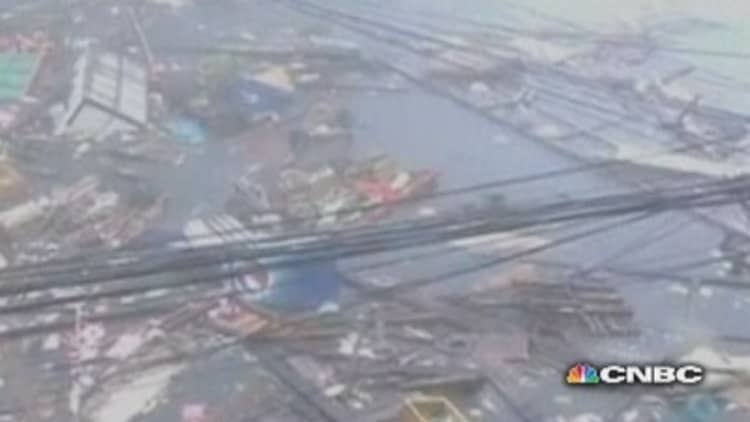 Super-typhoon Haiyan destroys Philippines
