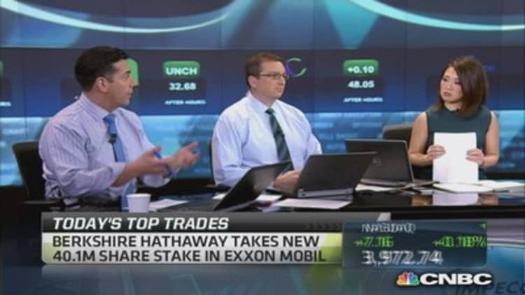 Fast Money traders split on Buffett's Exxon buy