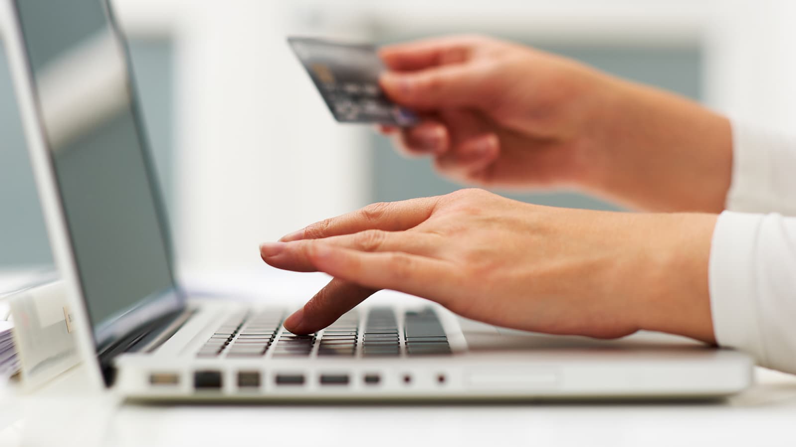 Online shopping satisfaction hits 12-year low
