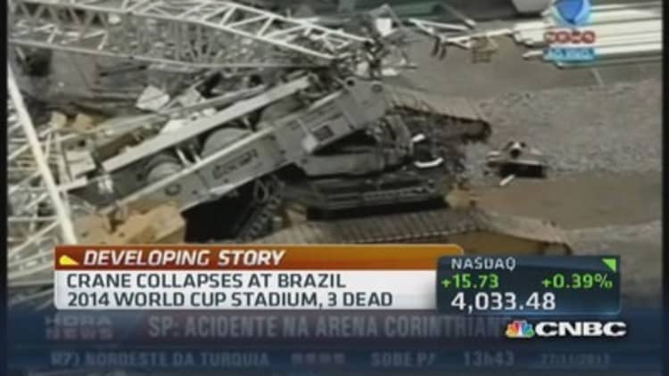 Crane collapses at 2014 World Cup stadium
