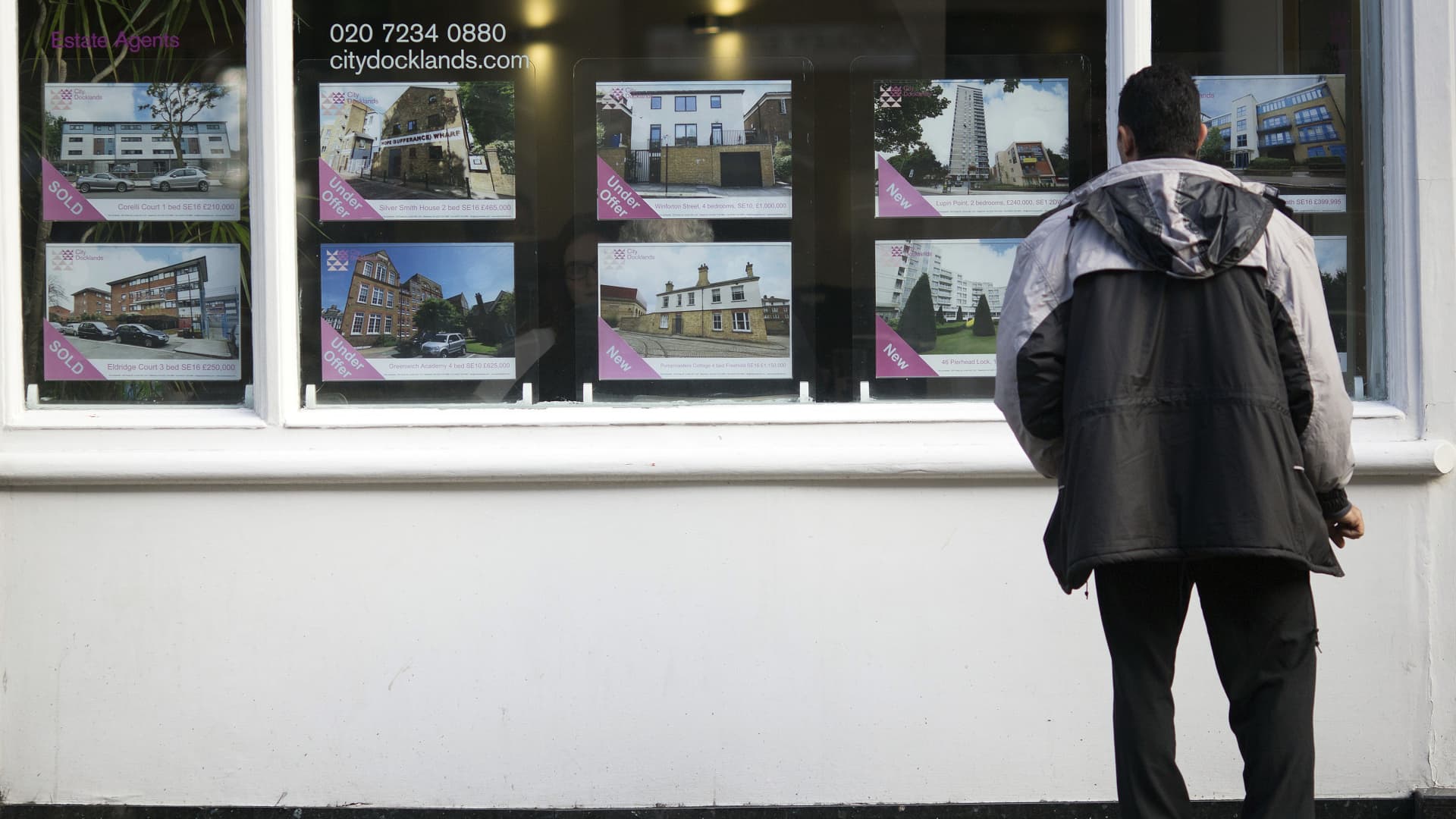 American homebuyers are finding UK bargains, discounted by a weaker pound
