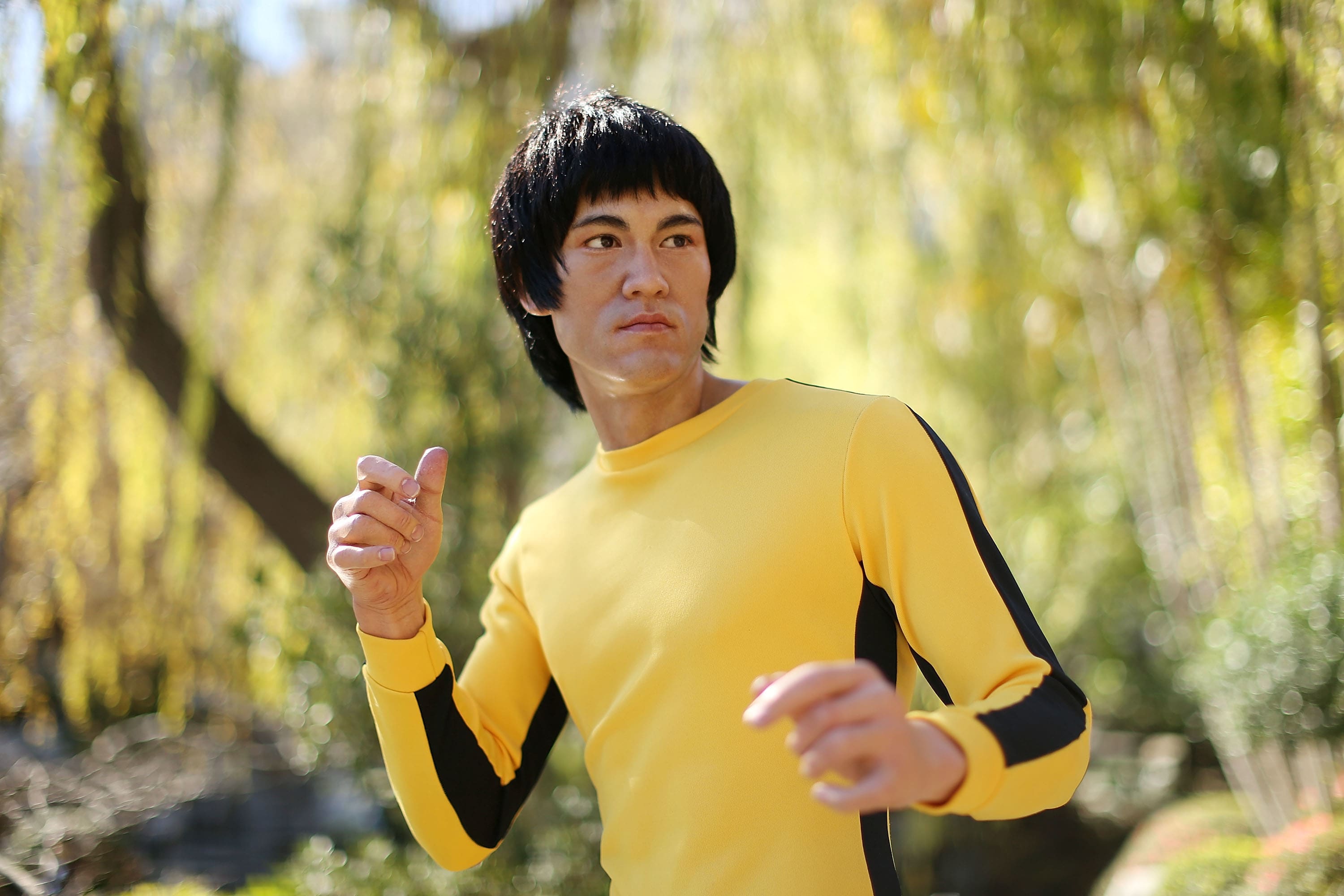 binnenvallen Aantrekkingskracht Converteren Bruce Lee's shrunken yellow jumpsuit goes under the hammer