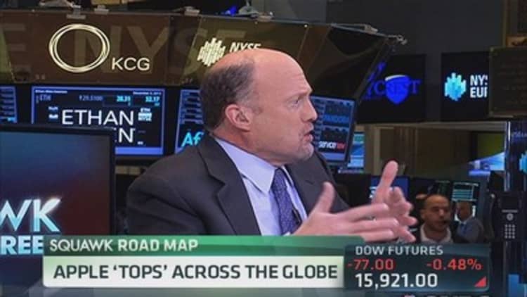 Apple is a cloud, mobile & social play: Cramer