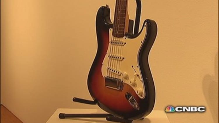 Dylan's guitar brings nearly $1 million