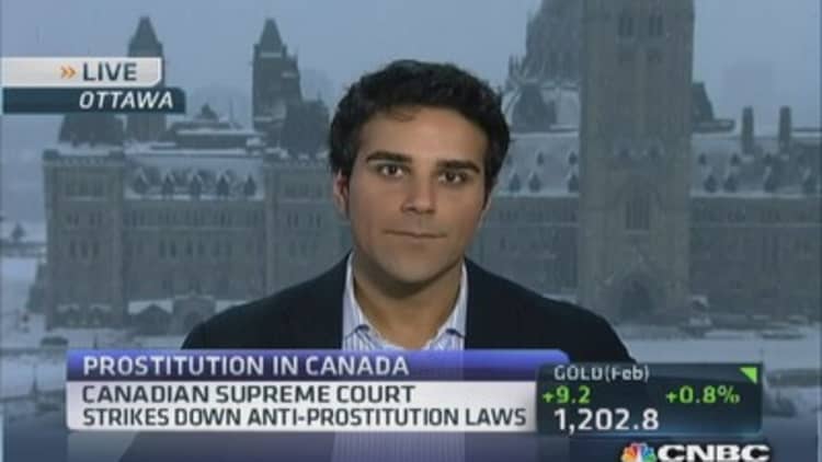 Canada court strikes down anti-prostitution laws