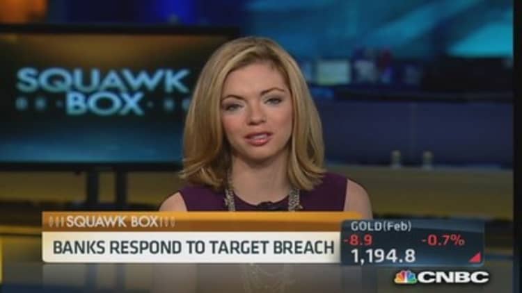 Banks respond to Target data breach