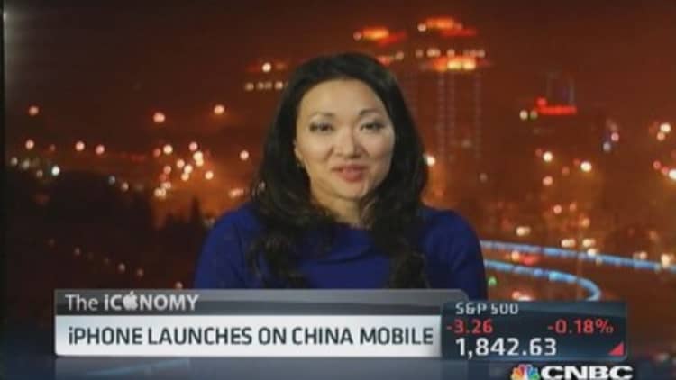 Apple makes China debut
