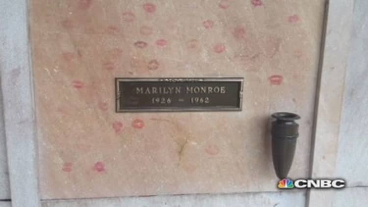Be buried near Marilyn for only $699,000