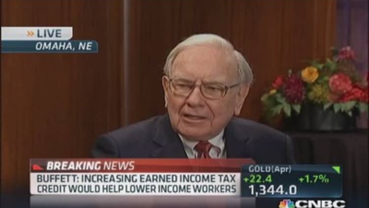 Buffett: Earned income tax credit vs. minimum wage hike