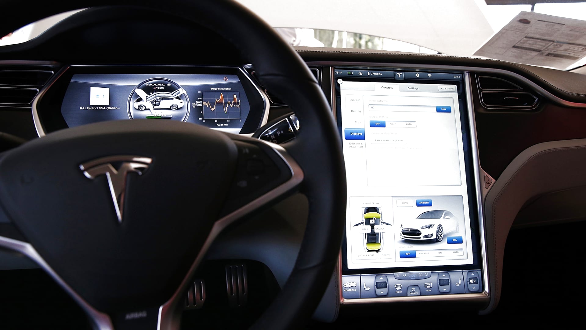 Tesla's plan to leave auto industry behind on in-car entertainment