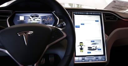 Tesla to refund Model S, X owners who paid to fix defective main computer