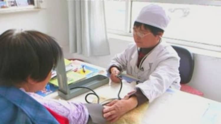 A look at China's 'barefoot' doctor program 