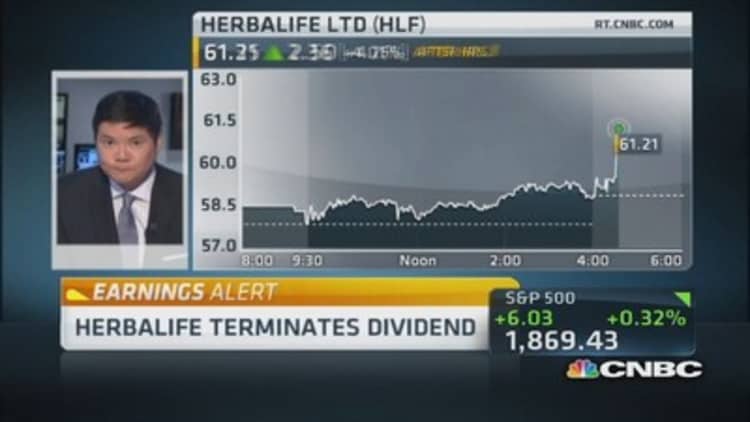 Herbalife suspends dividend, beats on earnings