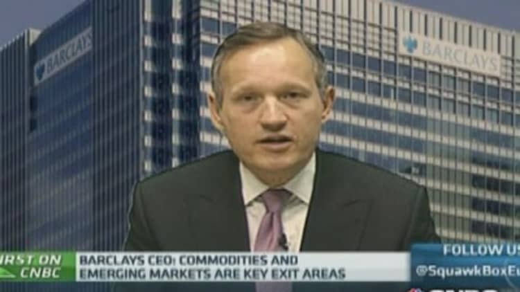 Barclays CEO defends bonus increase 