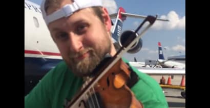 Violinists booted from flight
