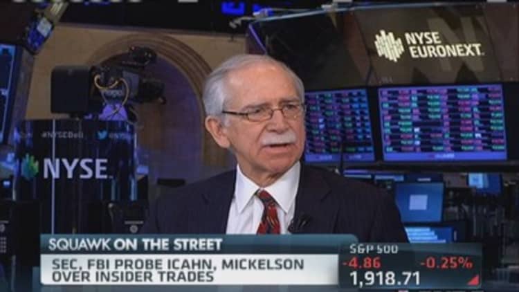 Fmr. Judge: Smoke with Icahn, Mickelson probe