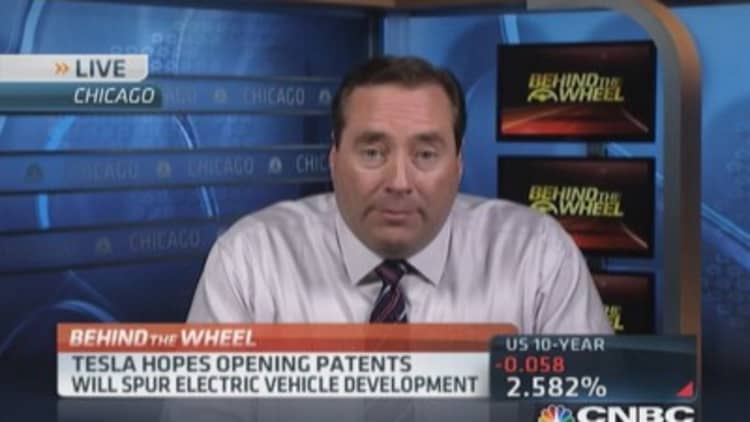 Tesla opens patents to competitors 