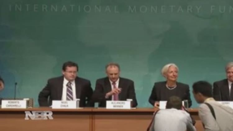 IMF joins minimum wage debate 