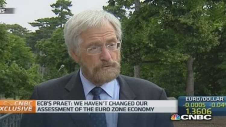 No deflation risk but euro zone fragile: ECB's Praet