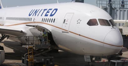 United Airlines to cut some management positions