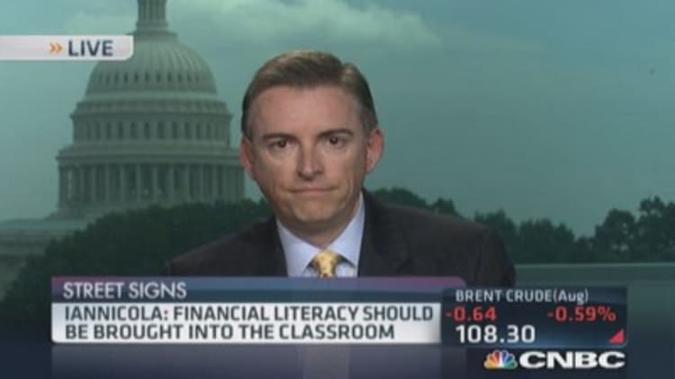 How to strengthen financial literacy in US